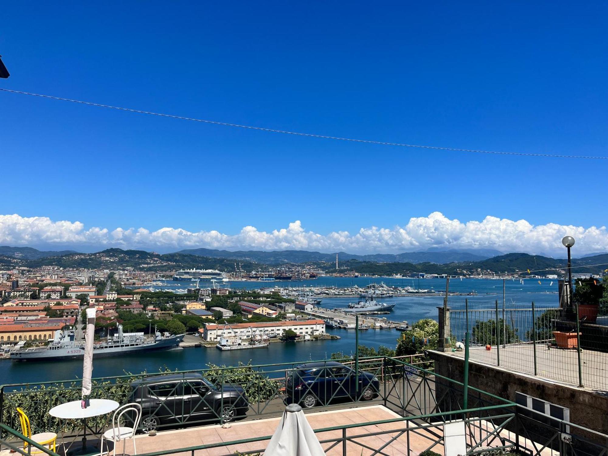 Seaview House Free Parking & Private Garden