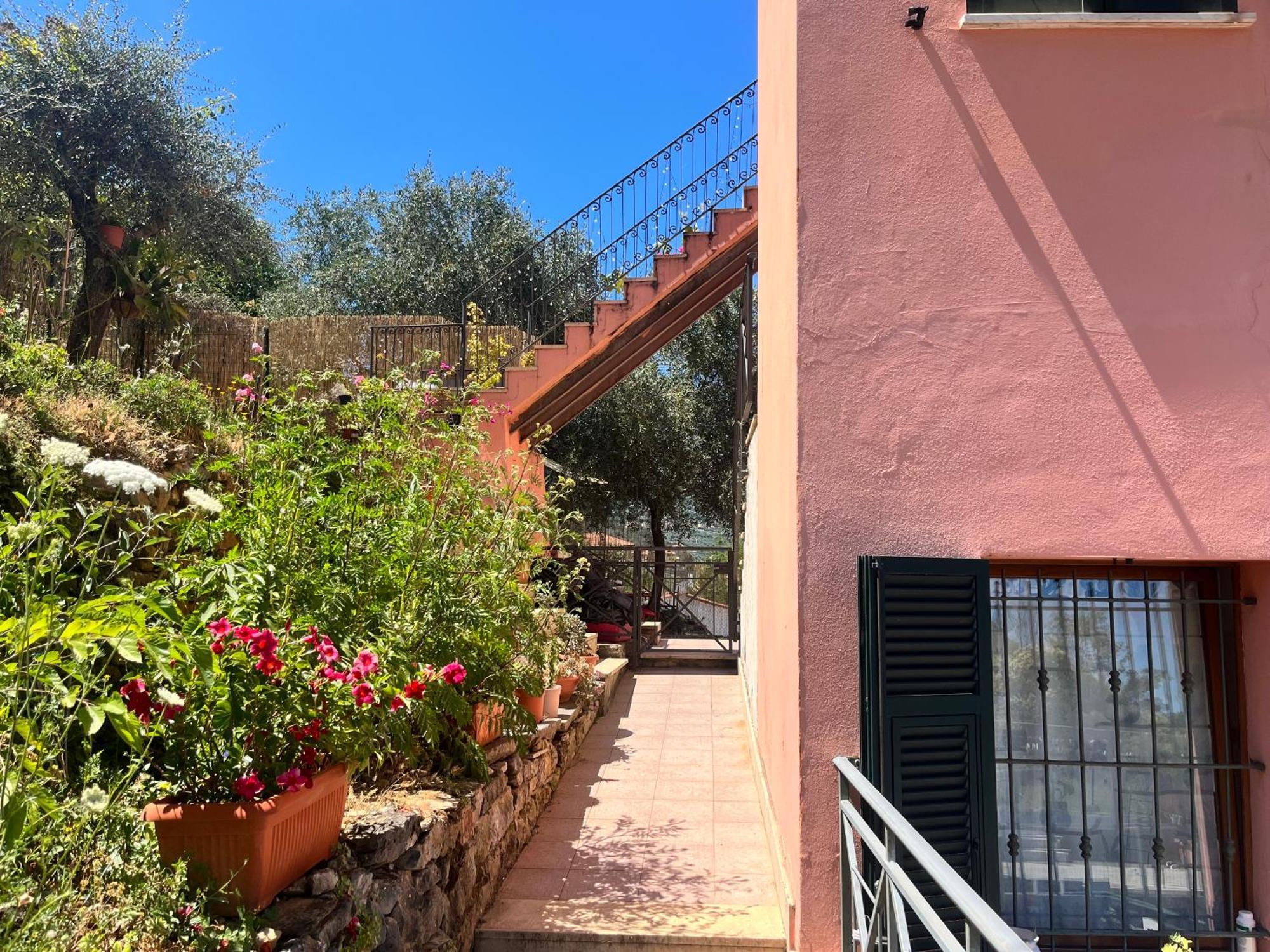Apartment Seaview House Free Parking & Private Garden La Spezia